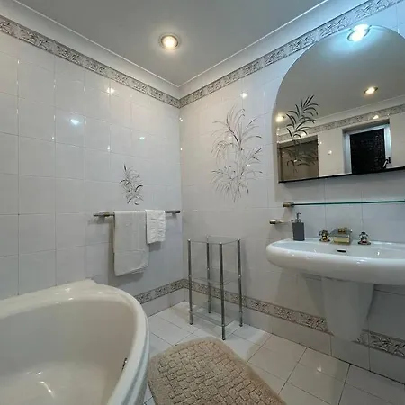 Seaview And Valletta View 3 Bedrooms 2 Bathrooms Apartment Sliema