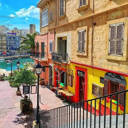 Seaview And Valletta View 3 Bedrooms 2 Bathrooms Lejlighed Sliema