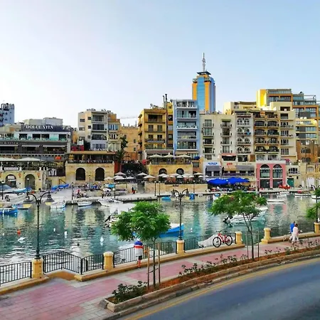 Seaview And Valletta View 3 Bedrooms 2 Bathrooms Lejlighed Sliema