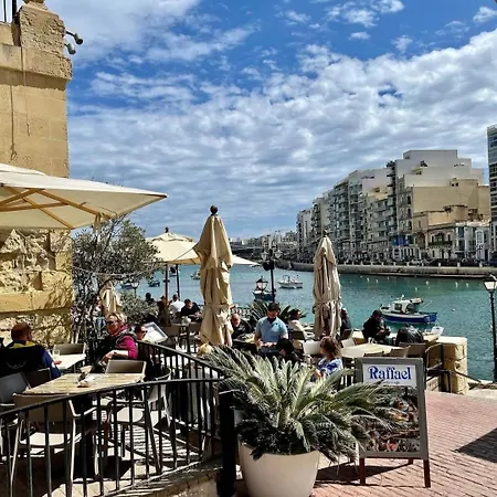 Seaview And Valletta View 3 Bedrooms 2 Bathrooms Lejlighed Sliema