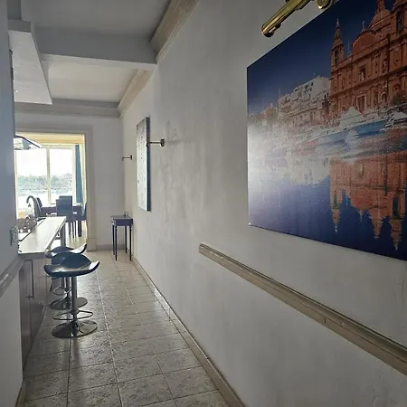 Seaview And Valletta View 3 Bedrooms 2 Bathrooms Lejlighed