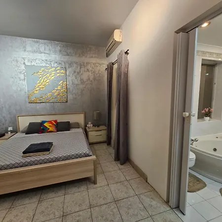 Seaview And Valletta View 3 Bedrooms 2 Bathrooms Apartment *