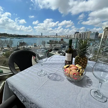 Appartamento Seaview And Valletta View 3 Bedrooms 2 Bathrooms Sliema