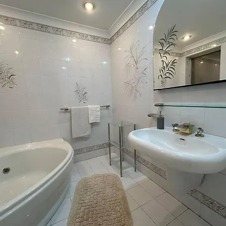 Seaview And Valletta View 3 Bedrooms 2 Bathrooms Lejlighed Sliema