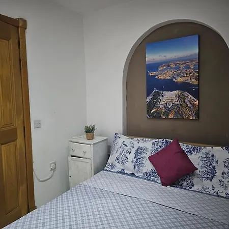 Seaview And Valletta View 3 Bedrooms 2 Bathrooms