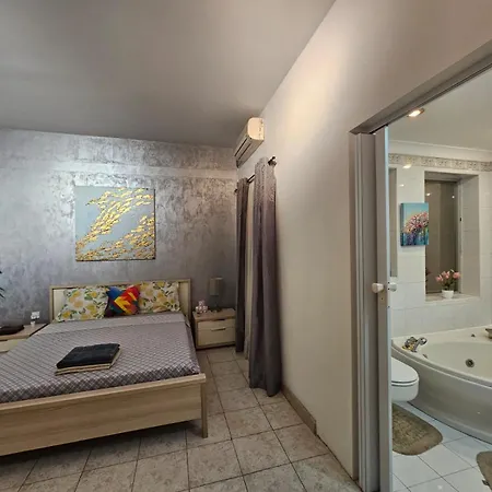 Seaview And Valletta View 3 Bedrooms 2 Bathrooms *