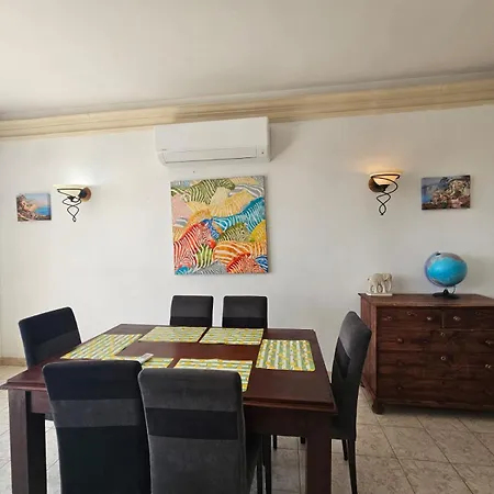 Seaview And Valletta View 3 Bedrooms 2 Bathrooms Lejlighed Sliema