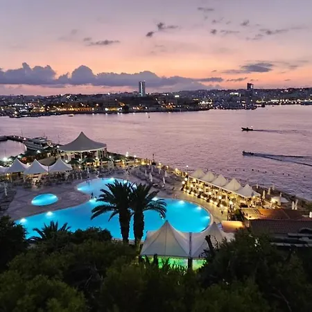 Seaview And Valletta View 3 Bedrooms 2 Bathrooms *