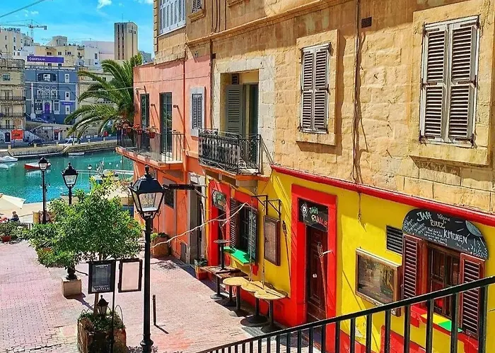 Seaview And Valletta View 3 Bedrooms 2 Bathrooms Apartment Sliema