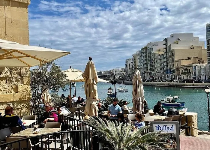 Seaview And Valletta View 3 Bedrooms 2 Bathrooms Apartment Sliema