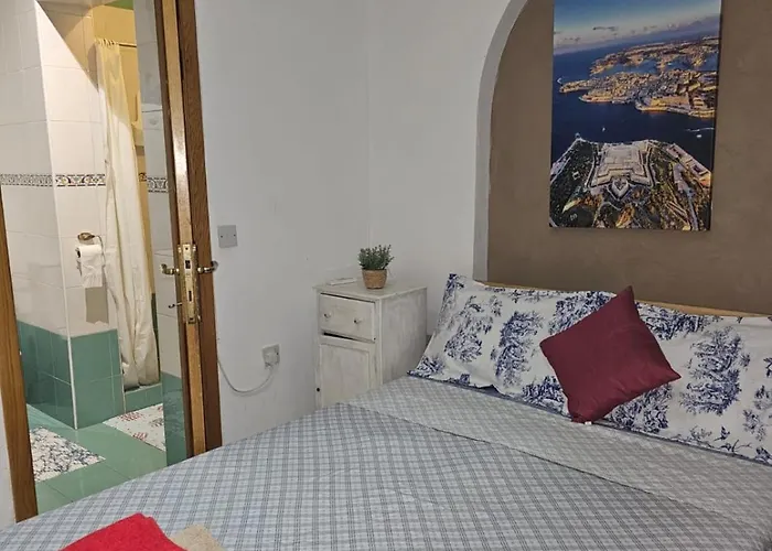 Seaview And Valletta View 3 Bedrooms 2 Bathrooms Apartment Sliema