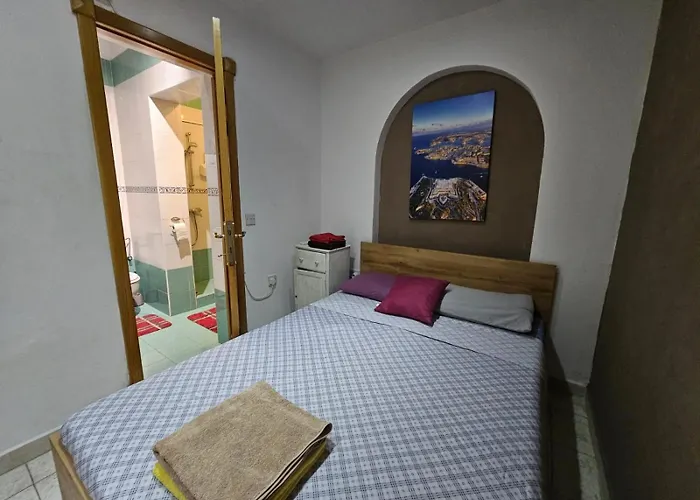 Seaview And Valletta View 3 Bedrooms 2 Bathrooms *