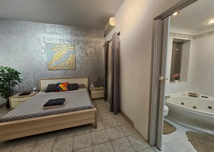 Seaview And Valletta View 3 Bedrooms 2 Bathrooms Apartment *